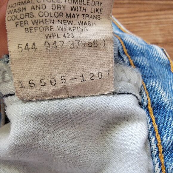 Vintage Levis Womens Size 16 Acid Washed Distressed Shorts Blue Denim Made USA - Picture 9 of 10